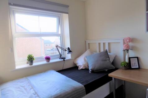 Bright, neatly presented single bedroom with a ...