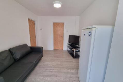 8 St David's Close, Sydenham, Leamington Spa photo 3