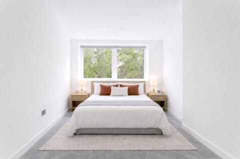 Strawberry Hill,, Newbury,, Birkhsire,, RG14 photo 3