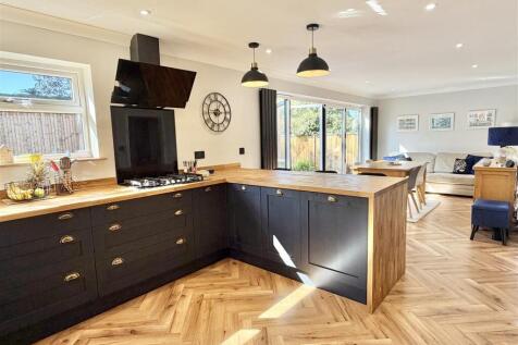 5 Rivington Ave-21.jpg