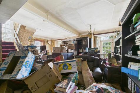 CAM02167G0-PR0348-STILL002 T202510091312.jpg