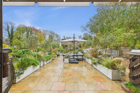 CAM01984G0-PR0529-STILL006