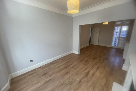 Eastdale road, L15 photo 4