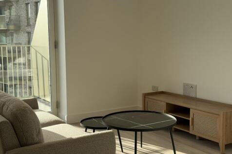 Monterrey House, Everdene Path, Acton, Ealing photo 3