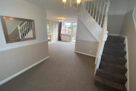 Hendre Close, Tile Hill, Coventry photo 3