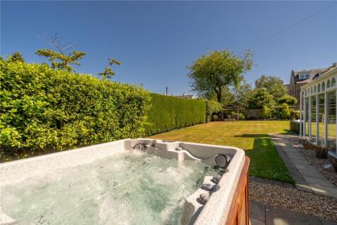 6 bed, 3 bath Detached in Edinburgh - Photo 21