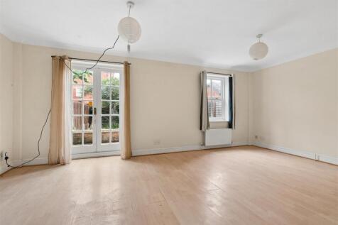 9 Mortlake Drive CR4 reception 2.jpg
