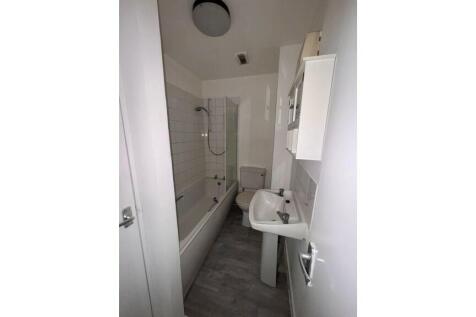 Flat 2 19 Croft Street, Dewsbury, West Yorkshire, WF13 photo 4