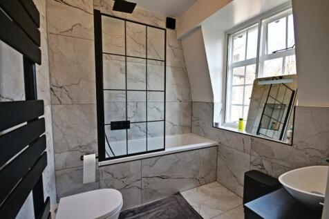 48 Wildcroft Manor - Bedroom 1-en suite