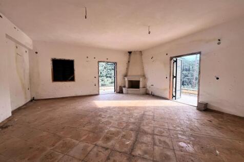 Living room/kitchen from the entrance