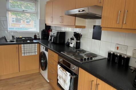 39 Mill Lane Kitchen c.jpg