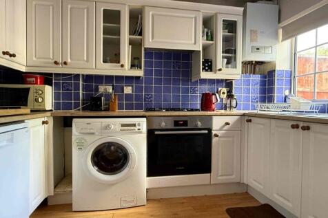Trenchard Close Hersham, Hersham, Walton-on-Thames, Surrey, KT12 photo 4