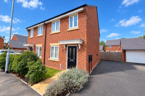 2-bed house on Dustmoor Drive, Quorn, Leics, LE12 8XX, £1,095/mo