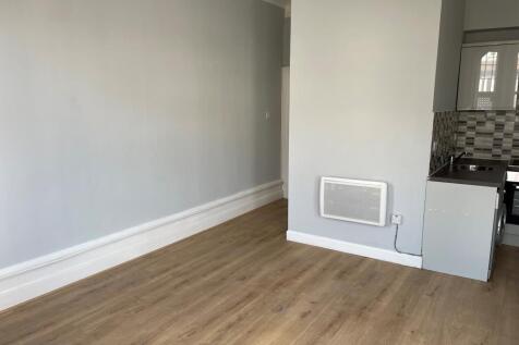 Flat A, Palmeira Avenue, Westcliff-on-sea, Southend-on-sea photo 2