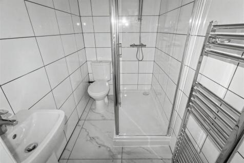 upstairs bathroom.jpeg