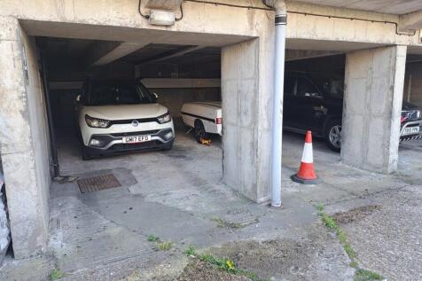 PRIVATE PARKING BAY