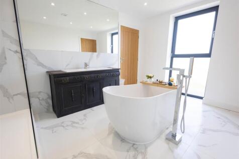 Jack &amp; Jill Bathroom