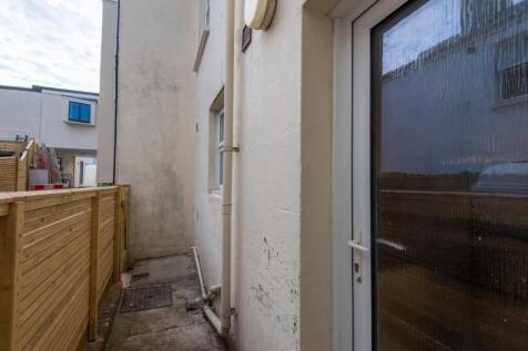 28a Crescent Road Outside Area (2)