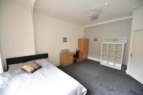7-bed house on Chestnut Avenue, Hyde Park, Leeds LS6 1AZ, £3,850/mo