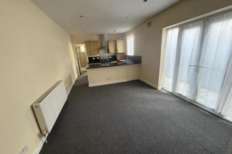 open plan lounge &amp; kitchen.jpg