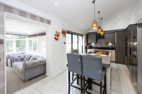 Kitchen/Breakfast...