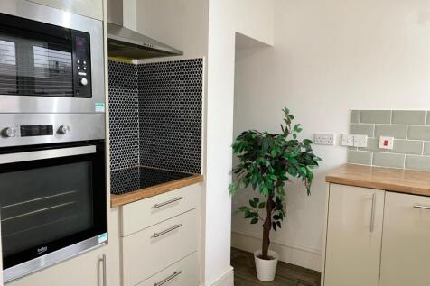 3 Castle View Kitchen 1 02 26.jpg