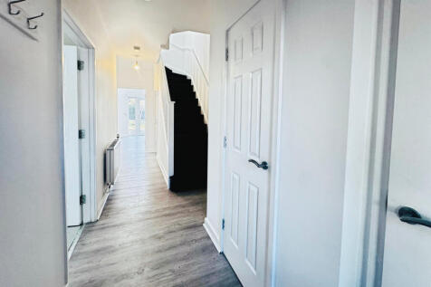 Rainham, RM13 photo 3