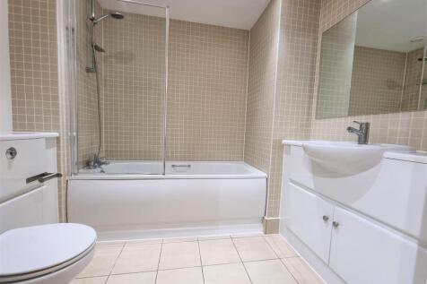 Bathroom 2.jpeg