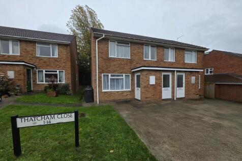 1-bed flat on Yeovil, £800/mo