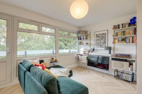 London, SE23 - property photo