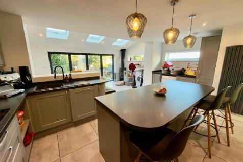 Highthorne Drive, Shadwell, Leeds photo 4