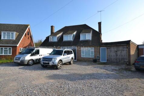 6 Bedroom Detached in RG6 5TR