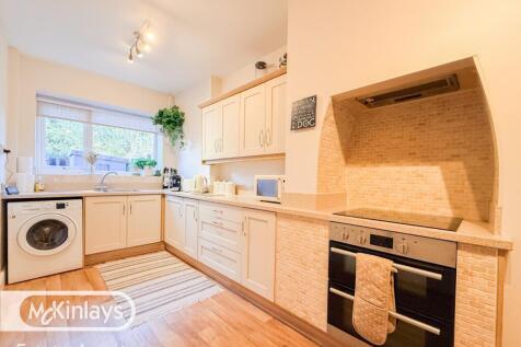 Charming three-bedroom cottage living, quietly tu