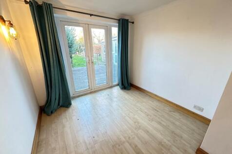 Holmbrook Avenue, Luton, Bedfordshire, LU3 2AS photo 5