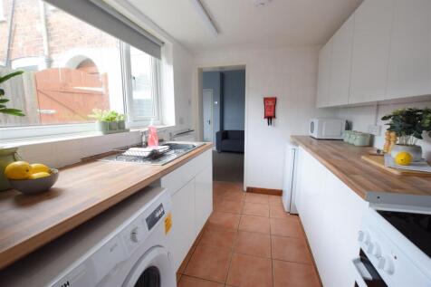 27/28 - Wellington Street - Student House photo 3