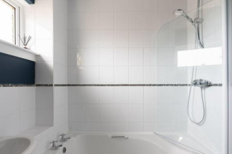 5651-20220922121019-Bathroom