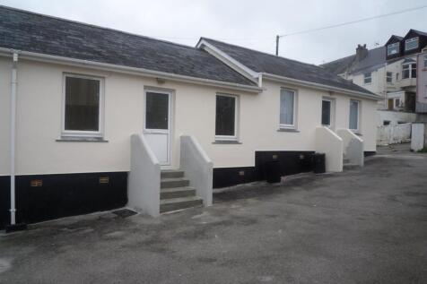 1 Golf Bungalow - Front.JPG