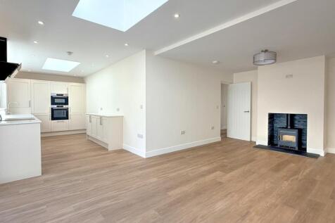 OPEN PLAN LOUNGE DINING AREA &amp; KITCHEN