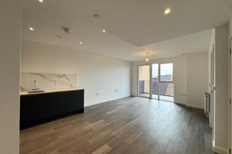 Living Room pic 3.jpeg