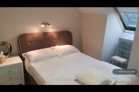 Double Room Fully Furnshed 