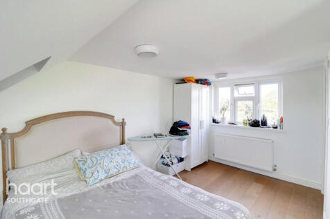 London, N13 - property photo
