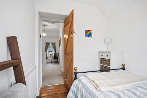 Bedroom One to landing.jpg