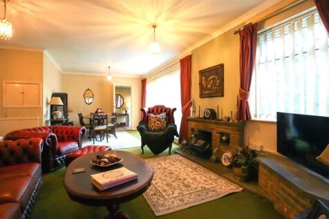 Living room (2).jpg