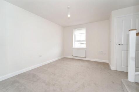 2 bedroom Terraced House in Mindaro Way, Rugby photo 4