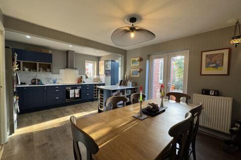 Diner/Kitchen