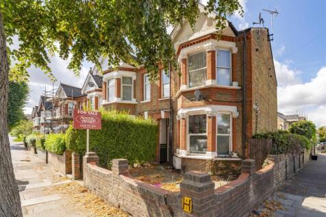 London, W7 - property photo