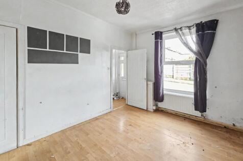 12 Mayall Street East, Oldham, OL4 3EN