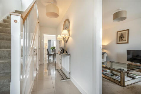 Arandora Crescent, Romford, RM6 photo 4