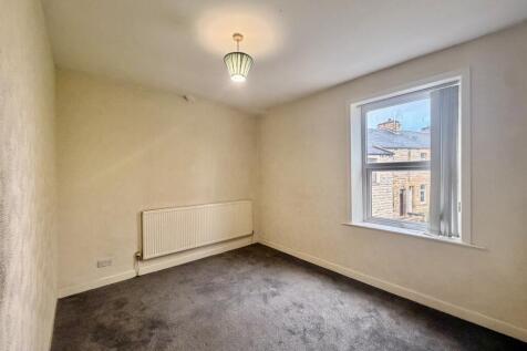 Gannow Lane, Burnley, BB12 photo 4