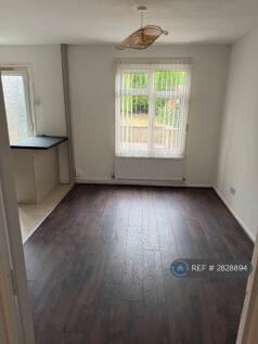 Dining Area &amp; Breakfast Bar 